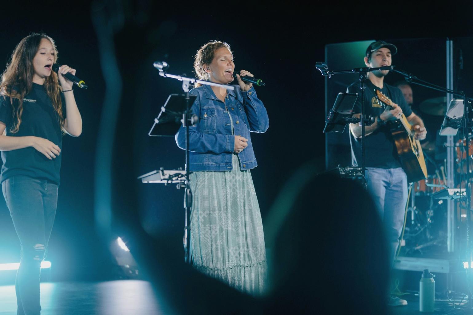 Musicista durante una sessione di improvvisazione creativa